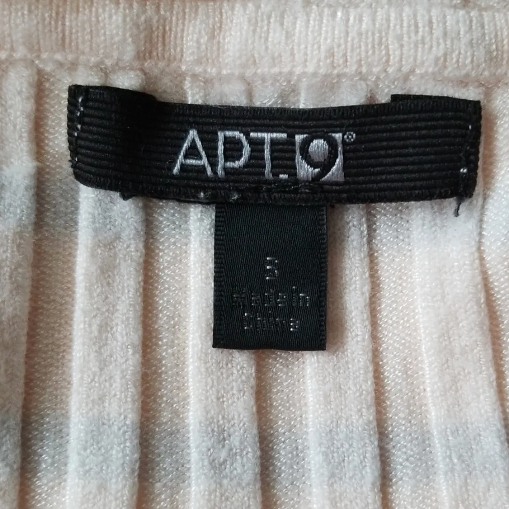 Sweater - Picture 5 of 6